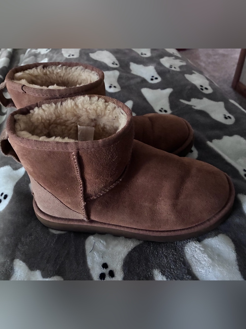 UGG Classic Mini Chesnut size 7